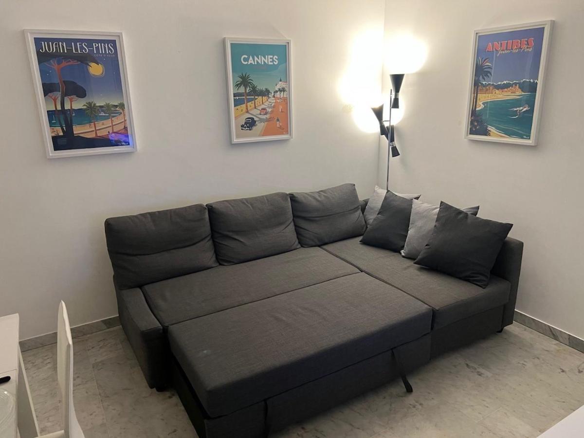 Seafront - Beautiful Flat With Aircon And Comfortable Loggia Валорис Екстериор снимка