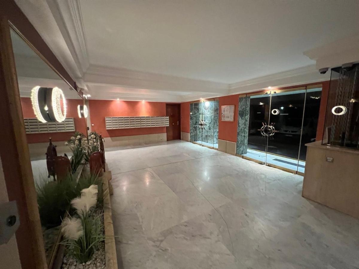 Seafront - Beautiful Flat With Aircon And Comfortable Loggia Валорис Екстериор снимка