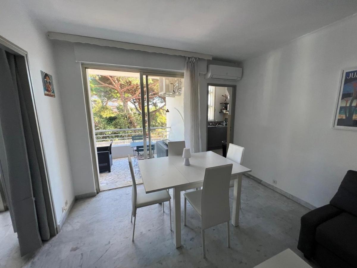 Seafront - Beautiful Flat With Aircon And Comfortable Loggia Валорис Екстериор снимка
