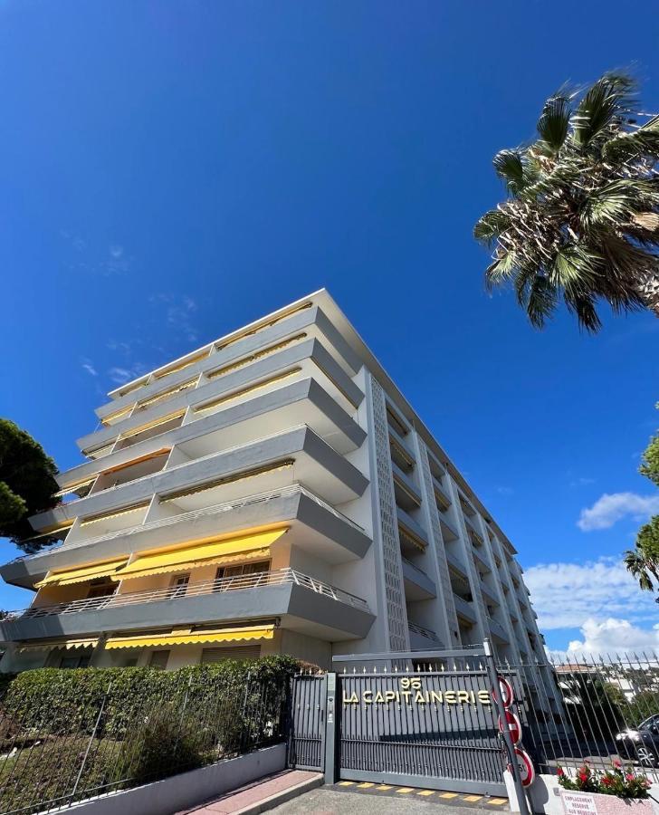 Seafront - Beautiful Flat With Aircon And Comfortable Loggia Валорис Екстериор снимка