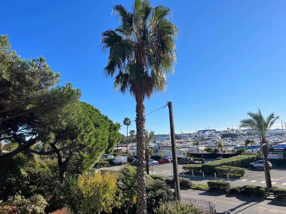 Seafront - Beautiful Flat With Aircon And Comfortable Loggia Валорис Екстериор снимка