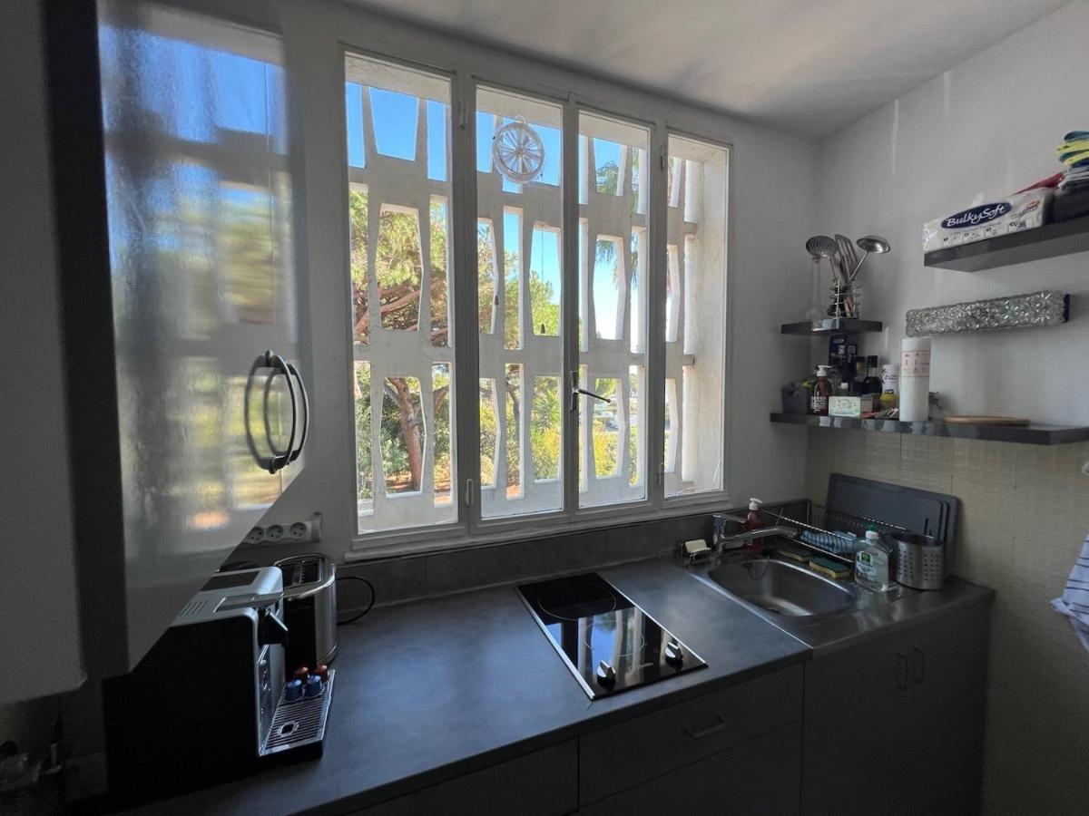 Seafront - Beautiful Flat With Aircon And Comfortable Loggia Валорис Екстериор снимка
