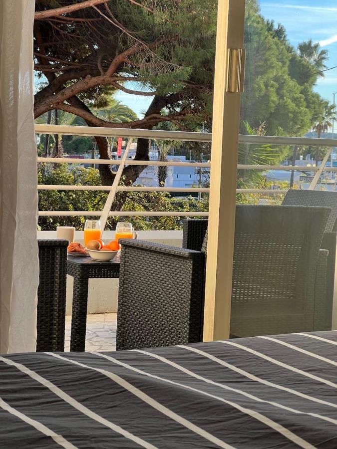 Seafront - Beautiful Flat With Aircon And Comfortable Loggia Валорис Екстериор снимка