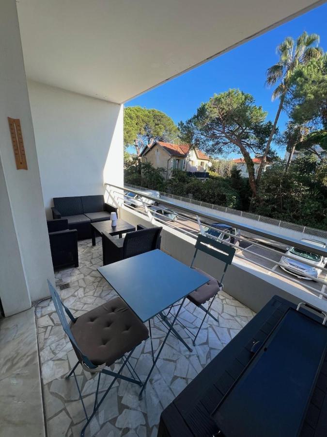 Seafront - Beautiful Flat With Aircon And Comfortable Loggia Валорис Екстериор снимка
