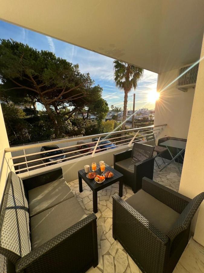 Seafront - Beautiful Flat With Aircon And Comfortable Loggia Валорис Екстериор снимка