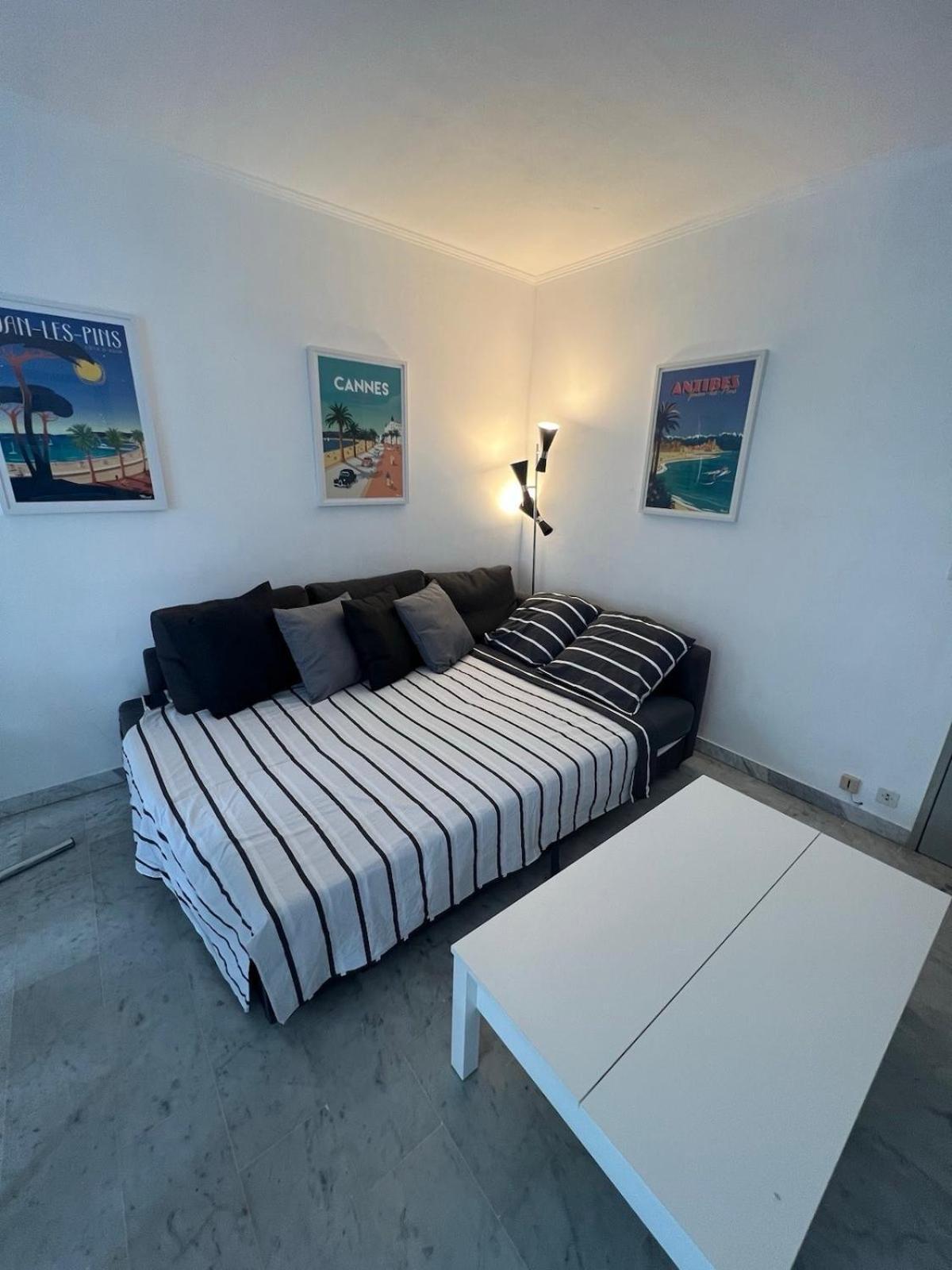 Seafront - Beautiful Flat With Aircon And Comfortable Loggia Валорис Екстериор снимка
